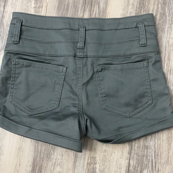 HighWaisted shorts - Picture 2 of 3